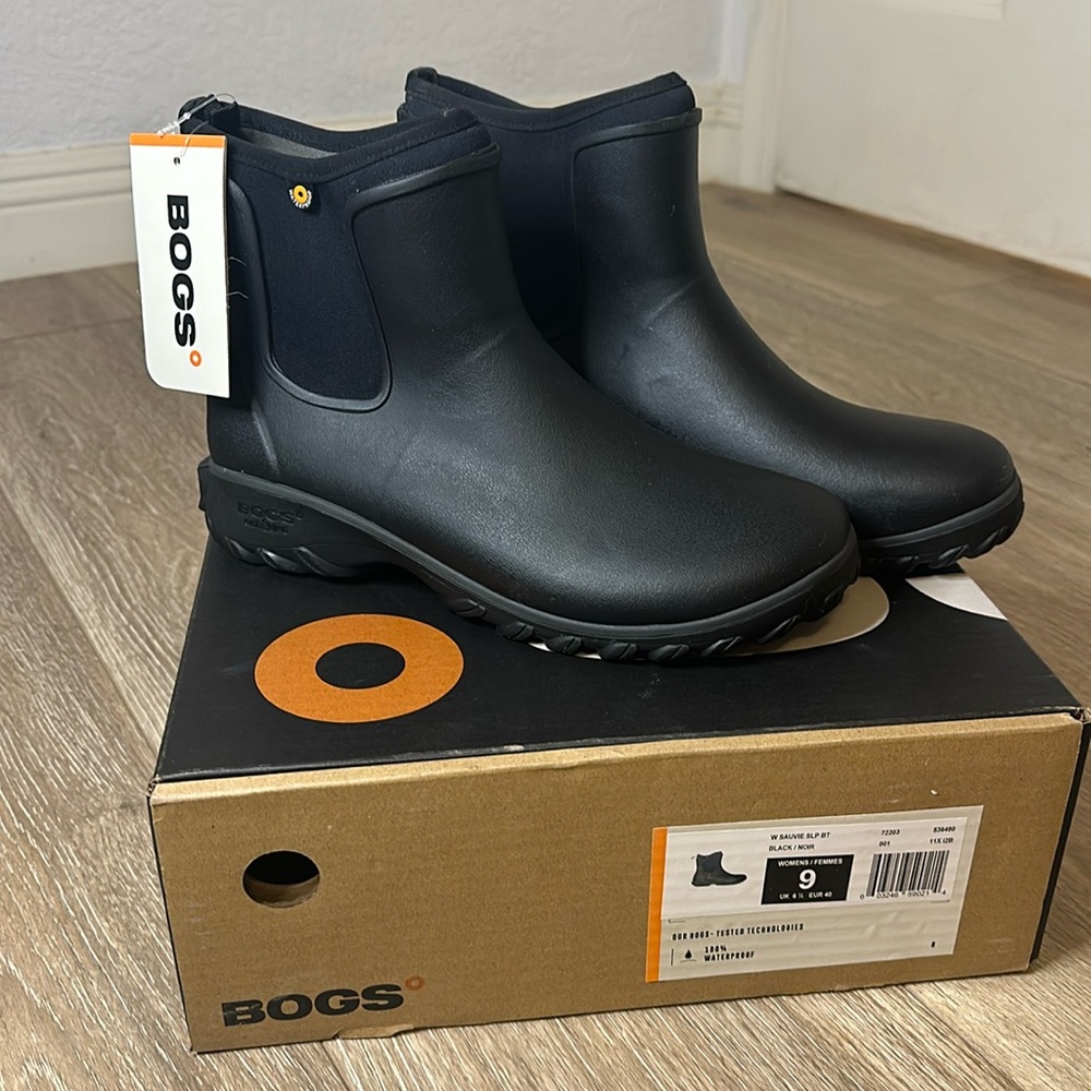 NIB BOGS Sauvie Boot - Sz 9